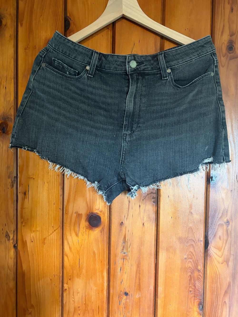 Paige cut off black denim shorts EUC